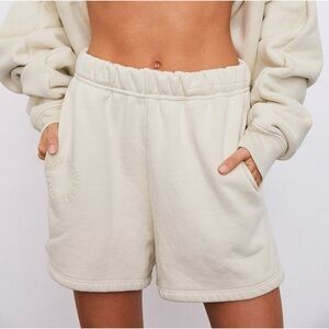 Set Active Oat Milk Sweatshorts